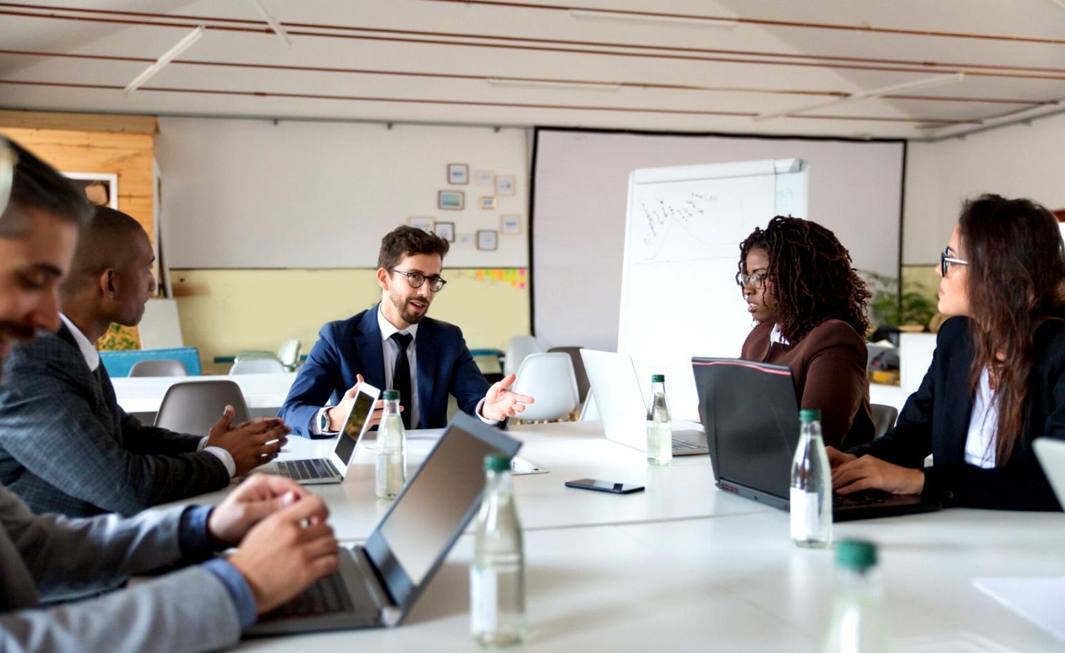 Professional learning environment with financial charts and analysis tools